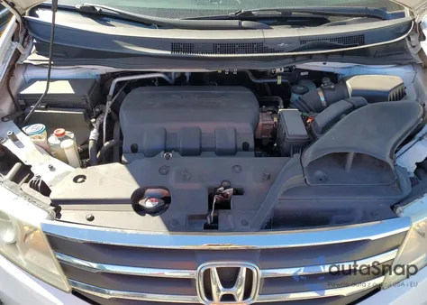 2011 Honda Odyssey Touring z USA, uszkodzony, nr VIN 5FNRL5H96BB003620